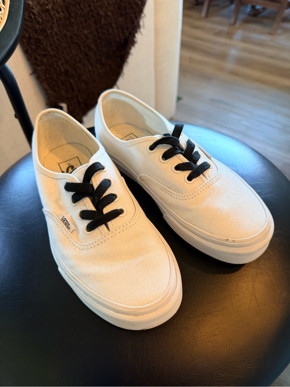 White Vans 7W/5.5M